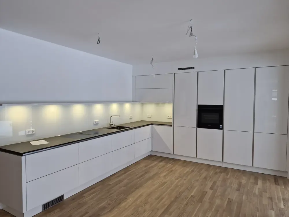 Charlottes Garten: New 4-Room Apartment with Garden and Underground Parking