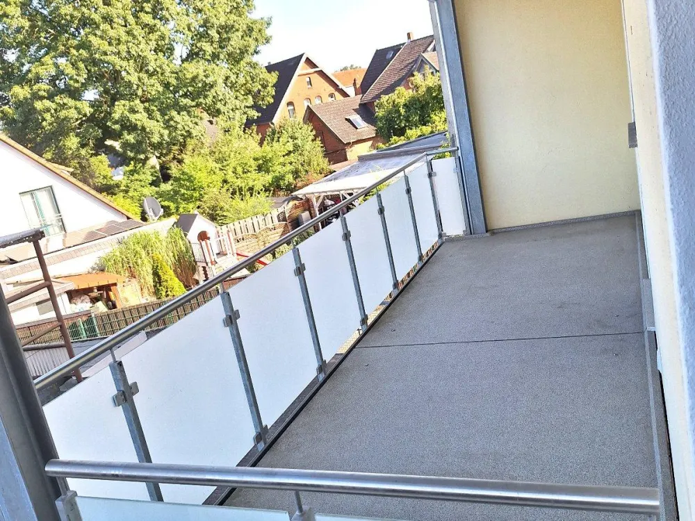 Altgbs./Kastanienpl., 1st floor, 3 rooms, 99 sqm, large balcony, central location
