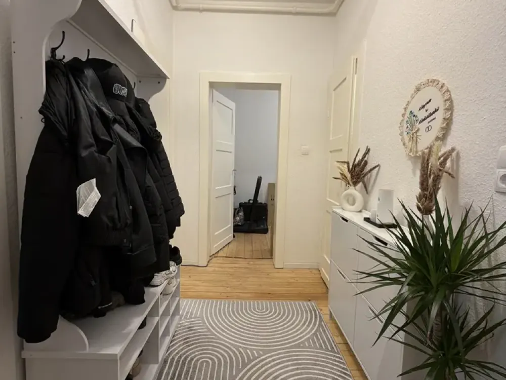 Beautiful Old Building 3-Room Apartment with Balcony