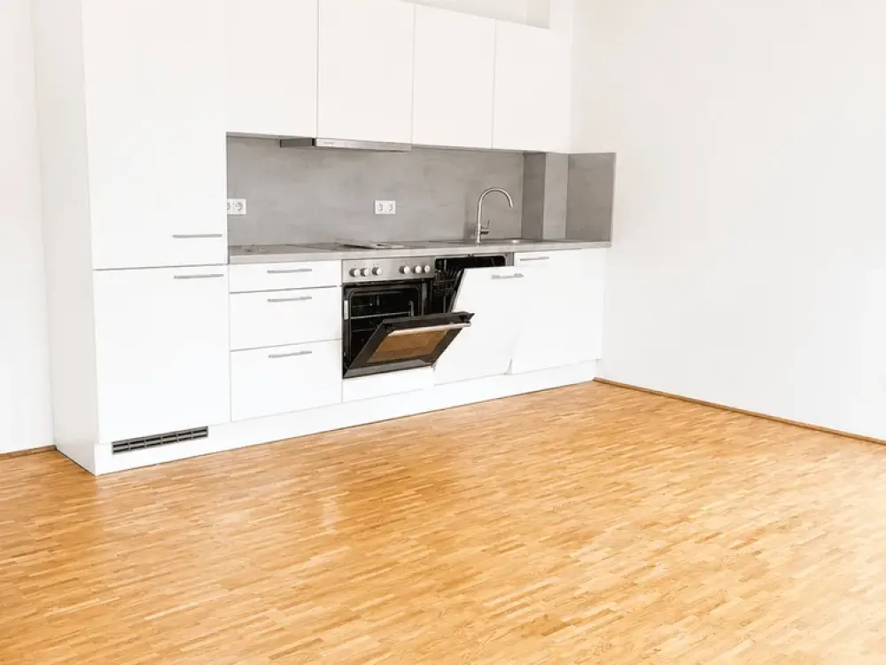 Attractive 3-Room Apartment with Terrace and Fitted Kitchen
