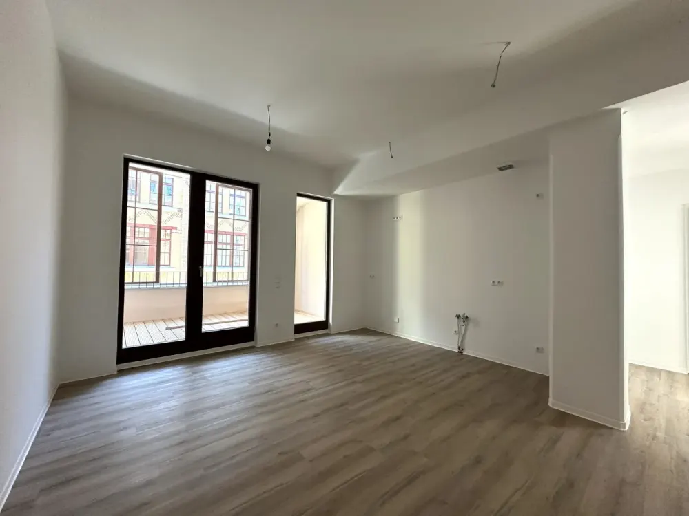 Central & Stylish, 3-Room Apartment with Loggia in Renovated Old Building | Optional with Fitted Kitchen