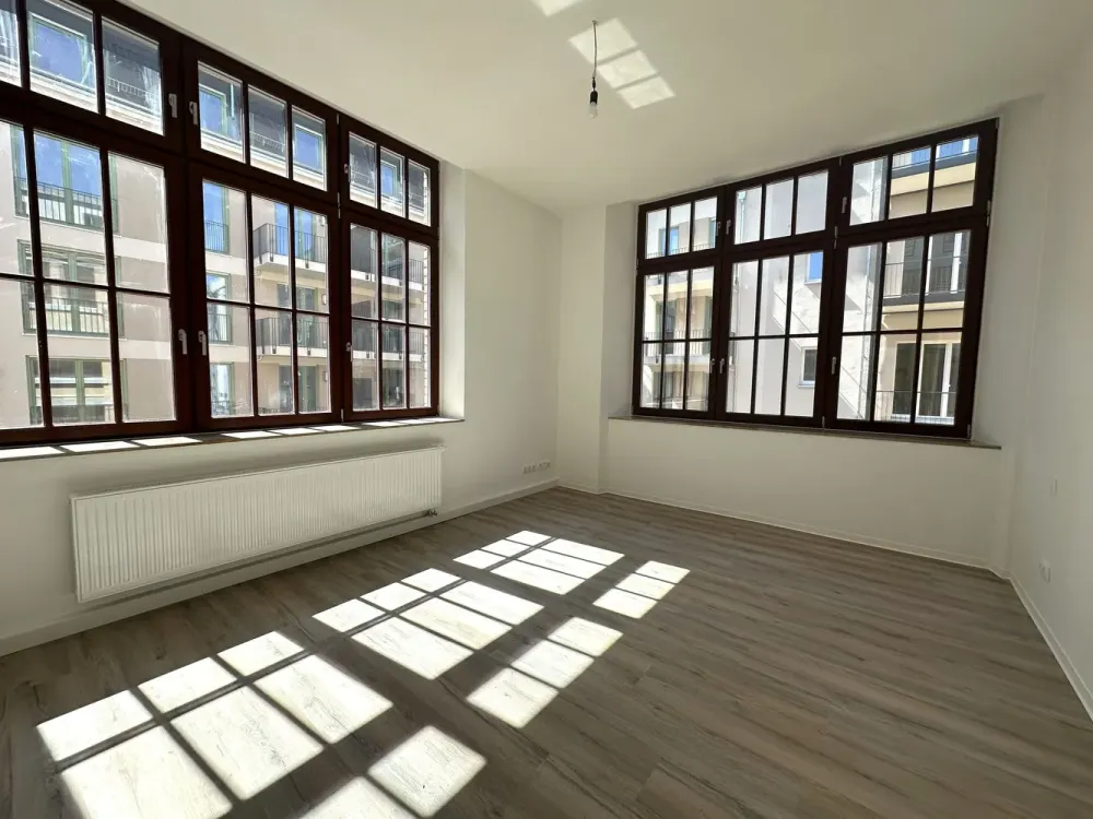 Central & Stylish, 3-Room Apartment with Loggia in Renovated Old Building | Optional with Fitted Kitchen