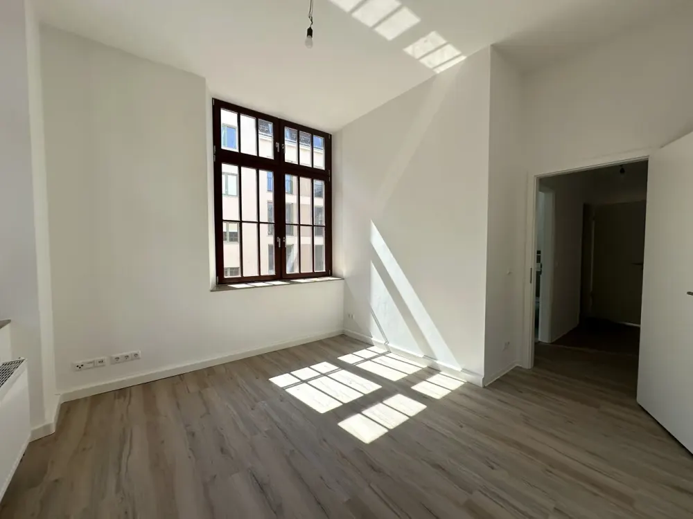 Central & Stylish, 3-Room Apartment with Loggia in Renovated Old Building | Optional with Fitted Kitchen