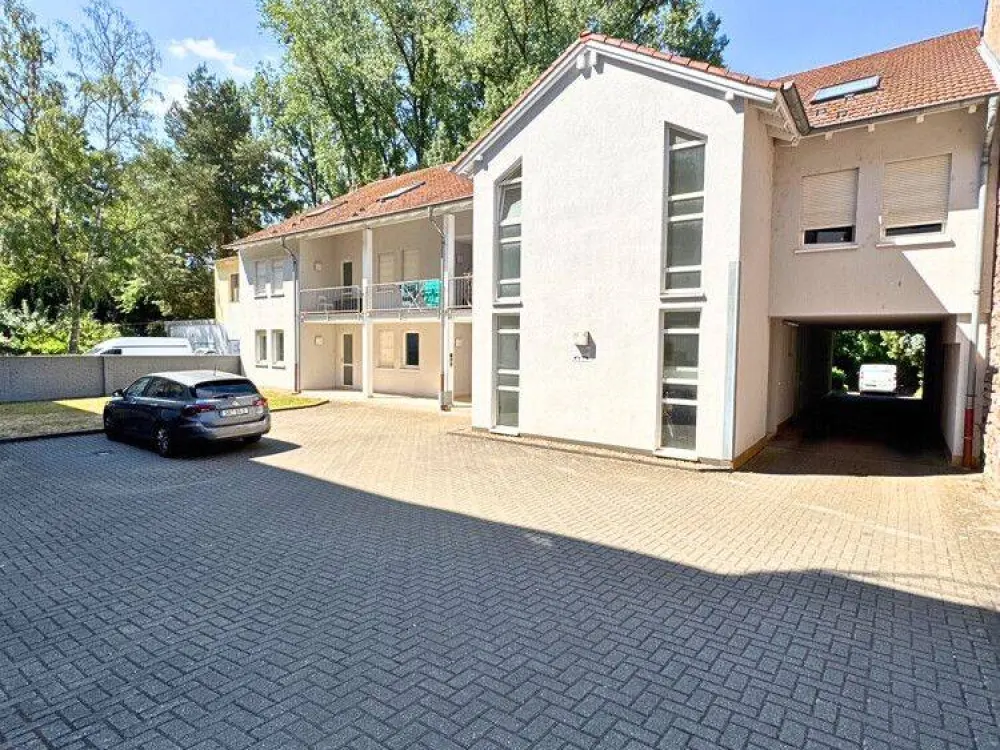 Erstbezug - Sanierte 2-ZKB Erdgeschosswohnung in zentraler Lage