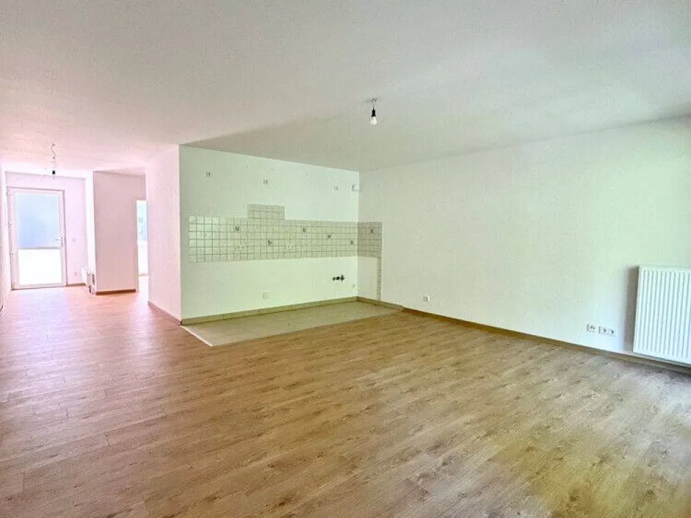 Erstbezug - Sanierte 2-ZKB Erdgeschosswohnung in zentraler Lage