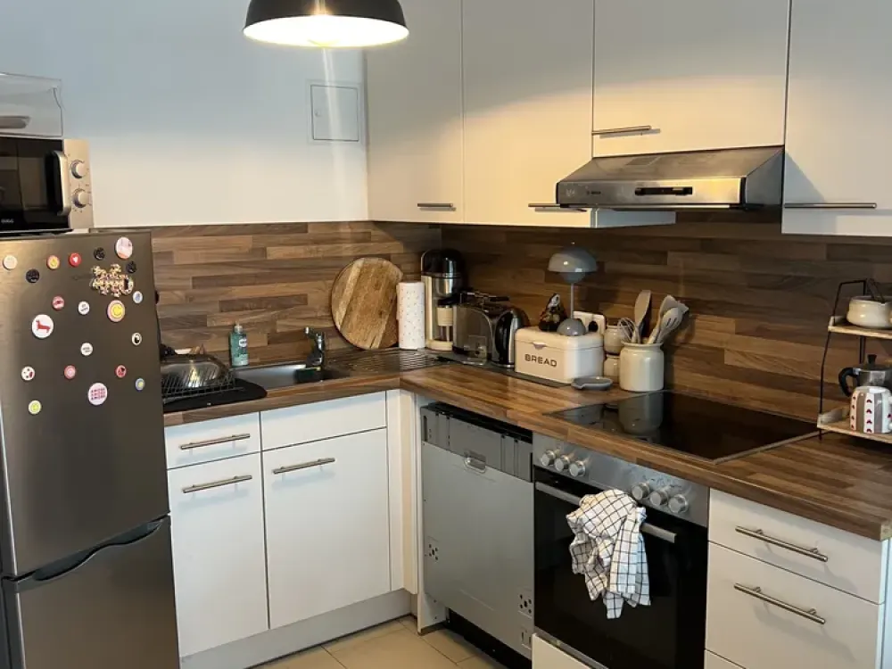 2-room apartment with covered balcony for sublet in very quiet street.