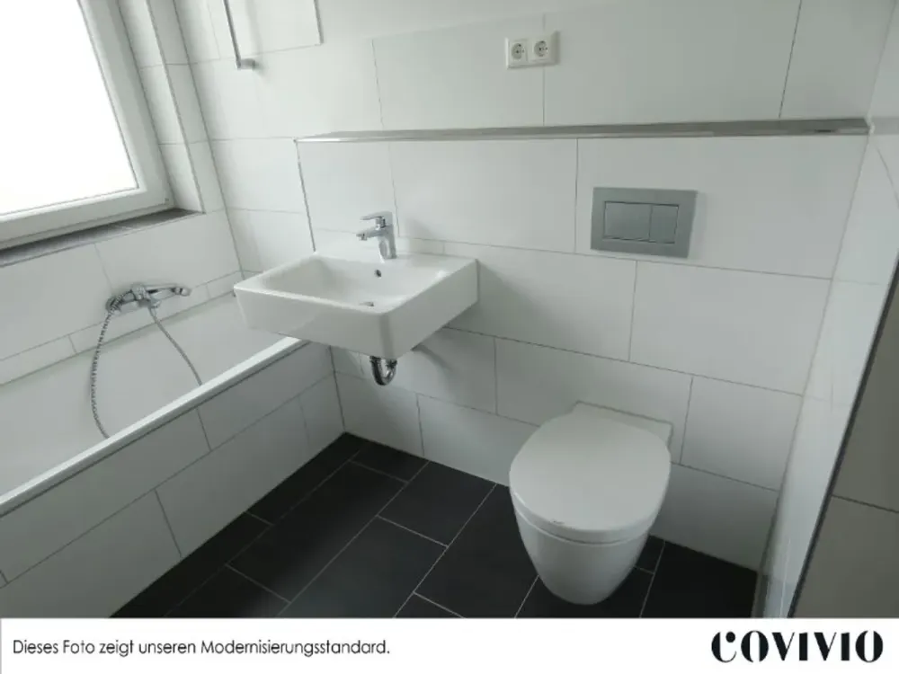 ++ Completely modernized in 2022 + 3 rooms + fitted kitchen + dining area + full bathroom + separate WC + balcony ++
