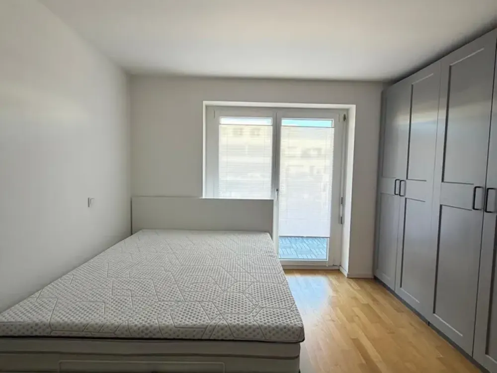 Lichtdurchflutete 3-Zimmer-Wohnung mit 2 Balkonen - zentral & ab 01.11. verfügbar