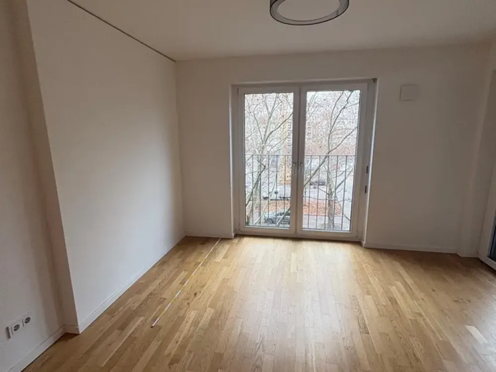 Lichtdurchflutete 3-Zimmer-Wohnung mit 2 Balkonen - zentral & ab 01.11. verfügbar