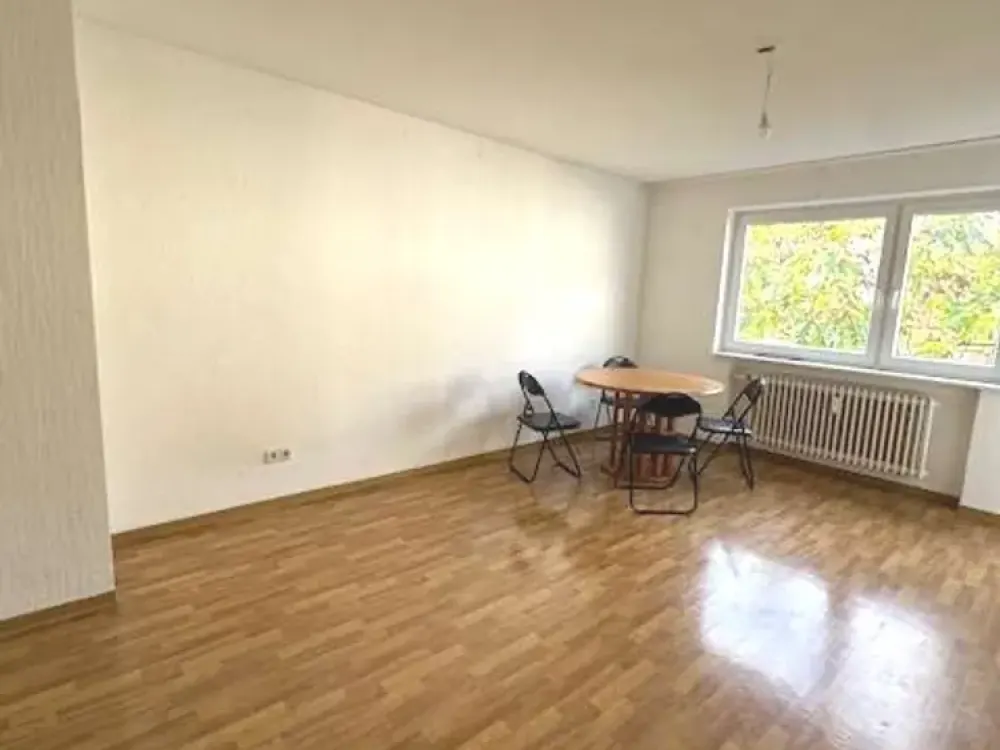 Attractive 3-Room Apartment in Central Location with Sunny Balcony