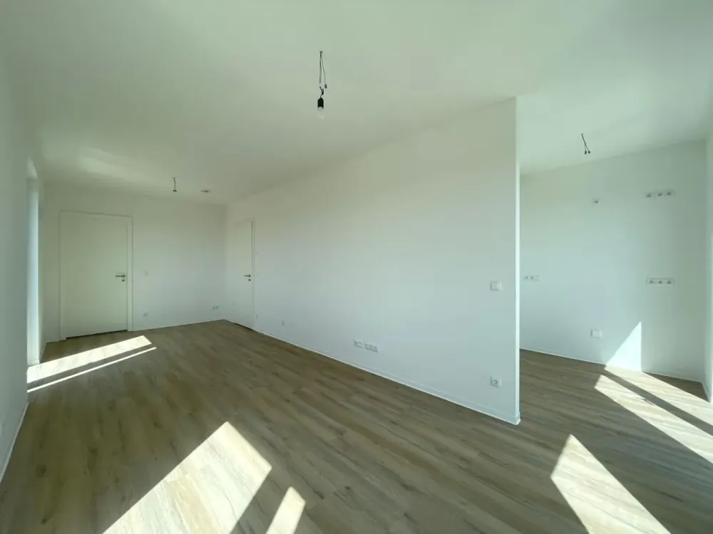Spacious 2-Room New-Build Apartment with Large Roof Terrace in Zentrum-Ost | Optional with Fitted Kitchen