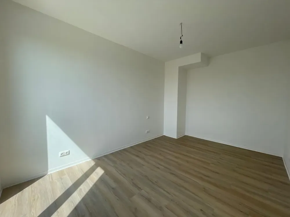 Spacious 2-Room New-Build Apartment with Large Roof Terrace in Zentrum-Ost | Optional with Fitted Kitchen
