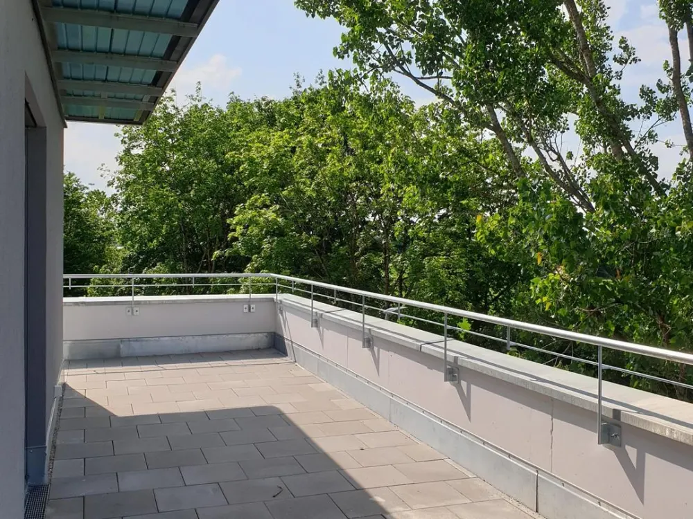 4-Room Penthouse Apartment with Huge Roof Terrace