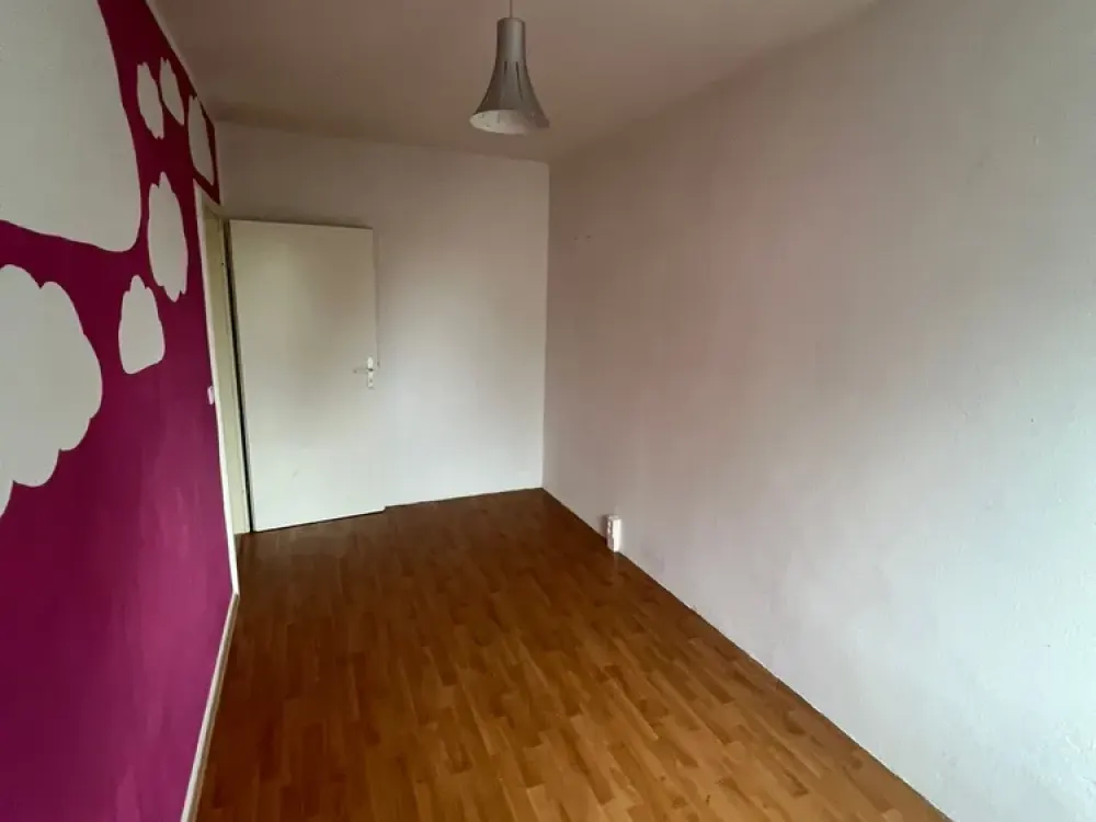 Attractive 3-Room Apartment with Fitted Kitchen and Daylight Bathroom with Shower