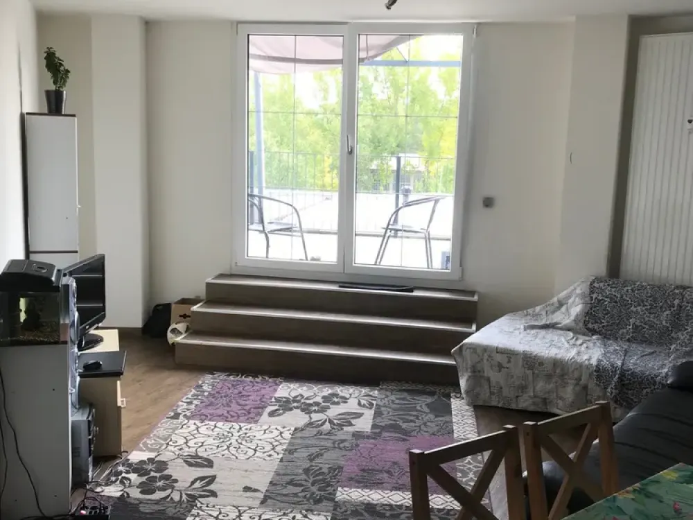 Bright 3-Room Apartment with Roof Terrace in Legefeld