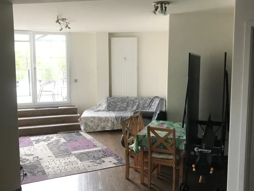 Bright 3-Room Apartment with Roof Terrace in Legefeld