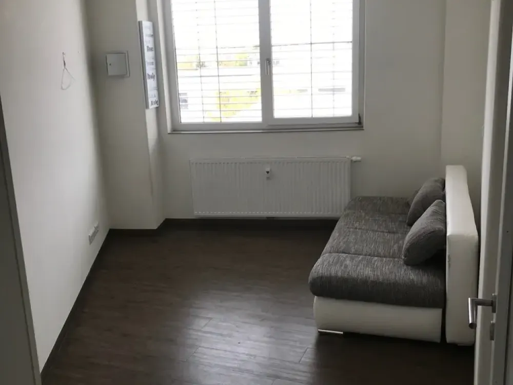 Bright 3-Room Apartment with Roof Terrace in Legefeld