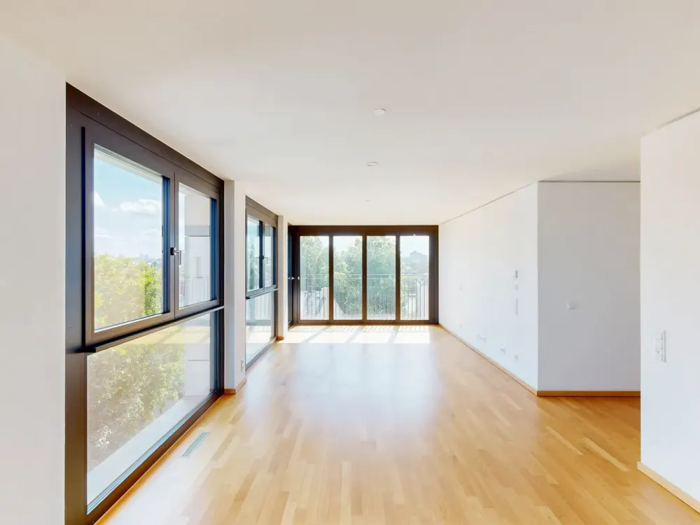 Urban Living: 3-Room Apartment with a View