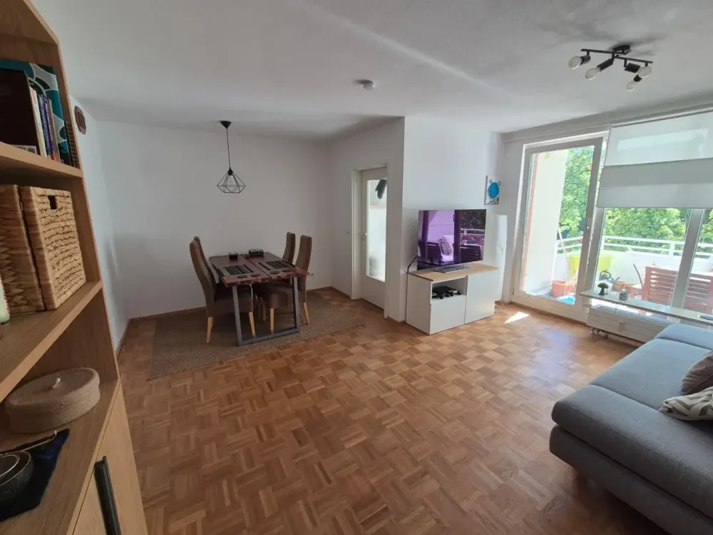2-Room Apartment with Spacious South-Facing Balcony in Mittersendling
