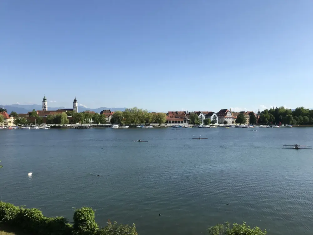 Exclusive Furnished Penthouse with Lake Access