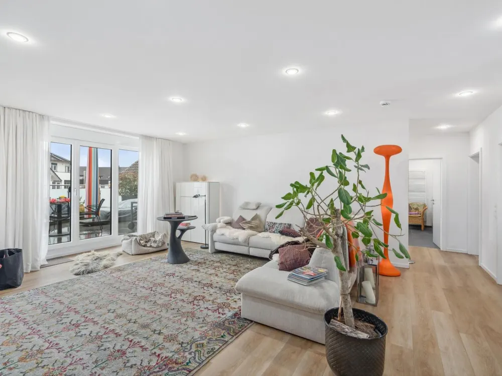 4-Room Apartment in Dream Location with Tiled Stove, Balcony, Roof Terrace, Guest Bathroom and Garage