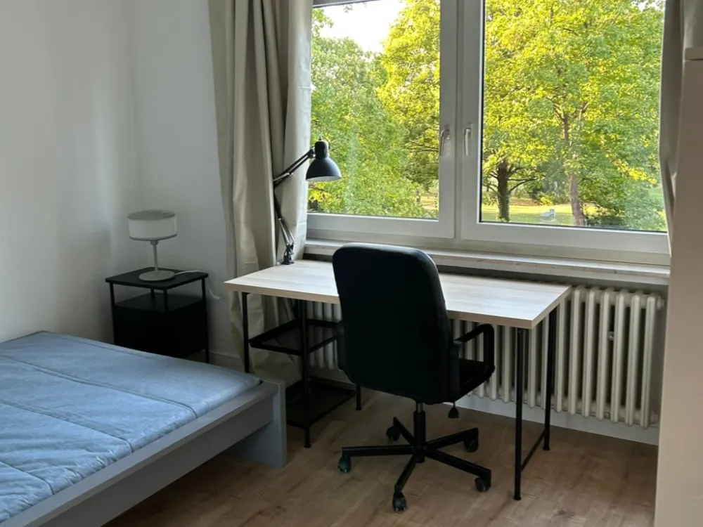 New renovated furnished room in shared flat near university - all inclusive
