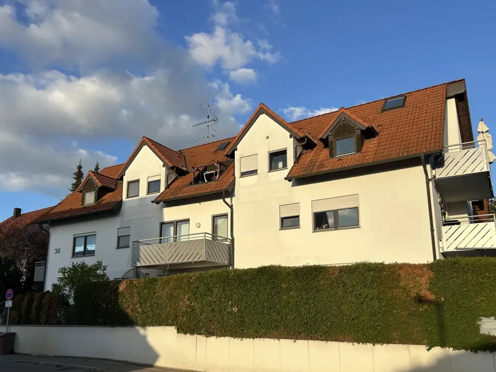 Well-maintained 2-room apartment with balcony and fitted kitchen in Wolfschlugen
