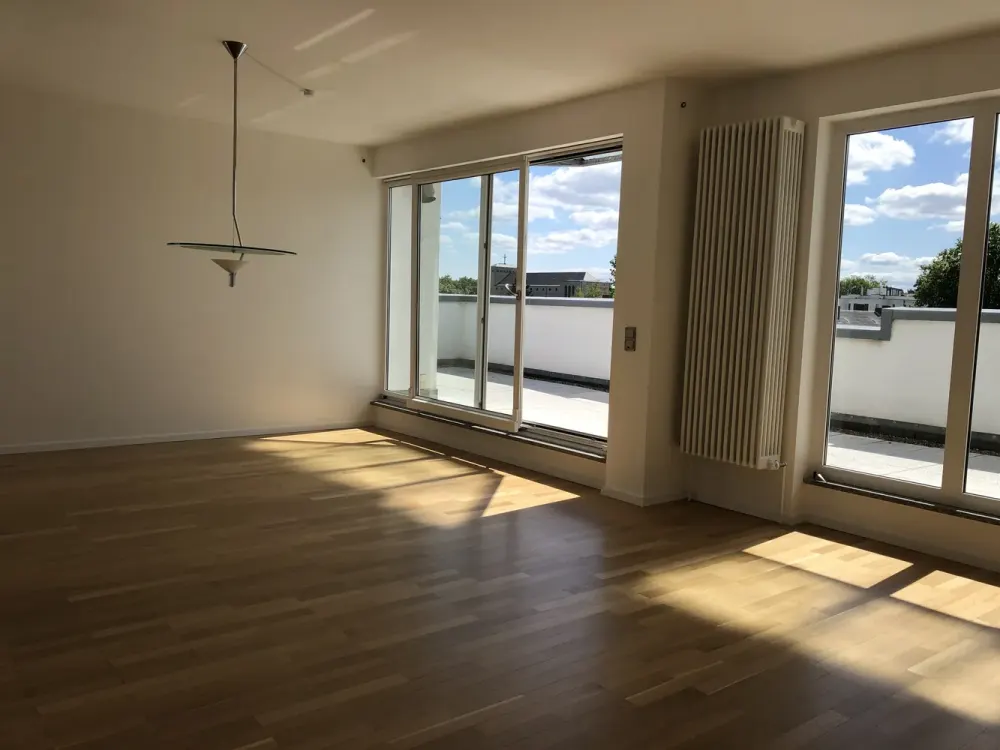 Wunderschöne helle Penthouse mit traumhaften Blicken in Bockenheim