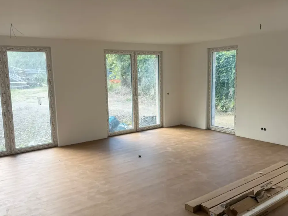 Modern 3-Room Apartment with Spacious Living Area and Terrace