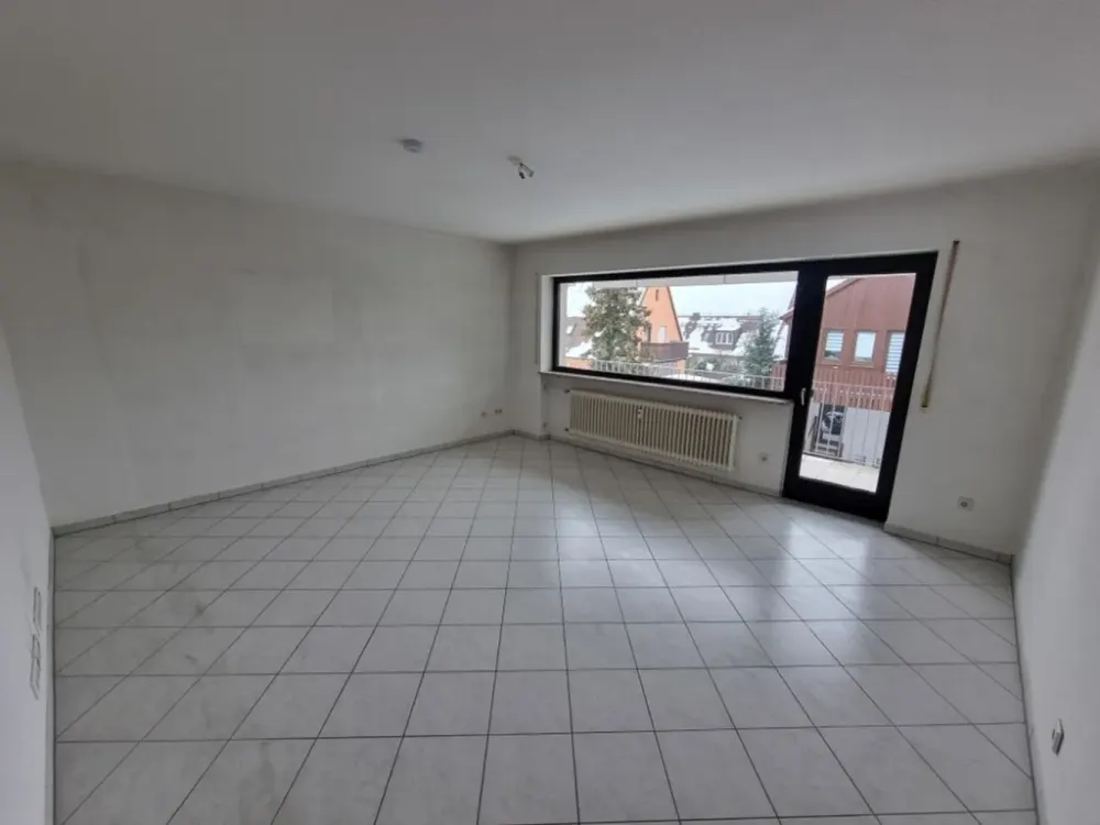 Bright 3-Room Apartment with Balcony and Carport
