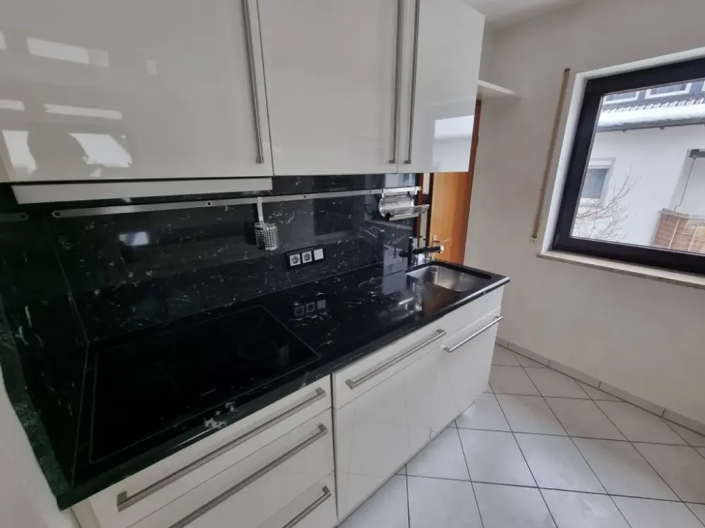 Bright 3-Room Apartment with Balcony and Carport