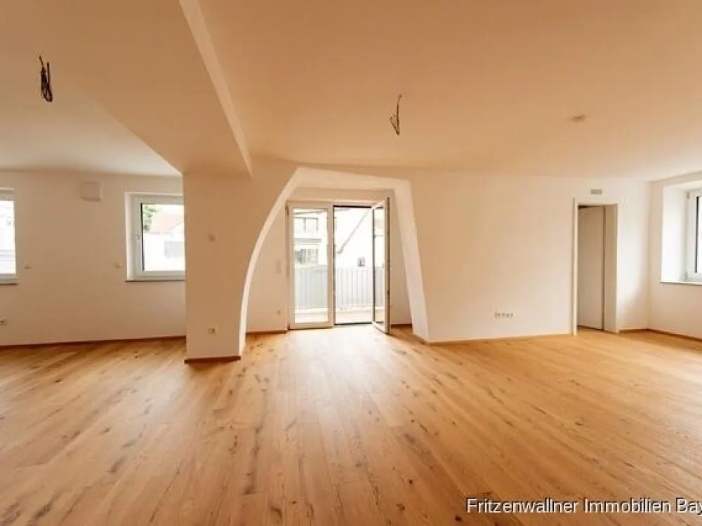 Helle 4,5-Zimmer-Wohnung mit Balkon & Aufzug
