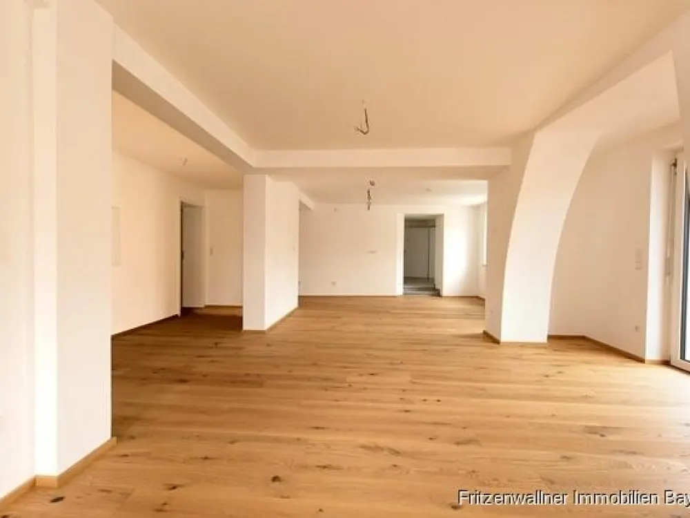 Helle 4,5-Zimmer-Wohnung mit Balkon & Aufzug