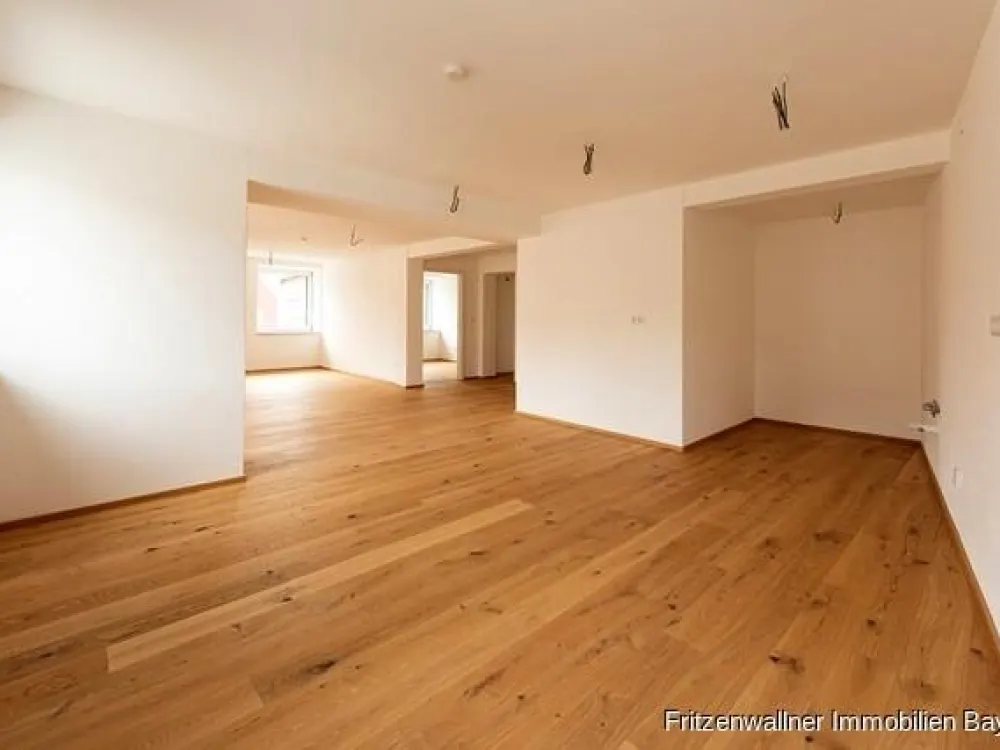 Helle 4,5-Zimmer-Wohnung mit Balkon & Aufzug
