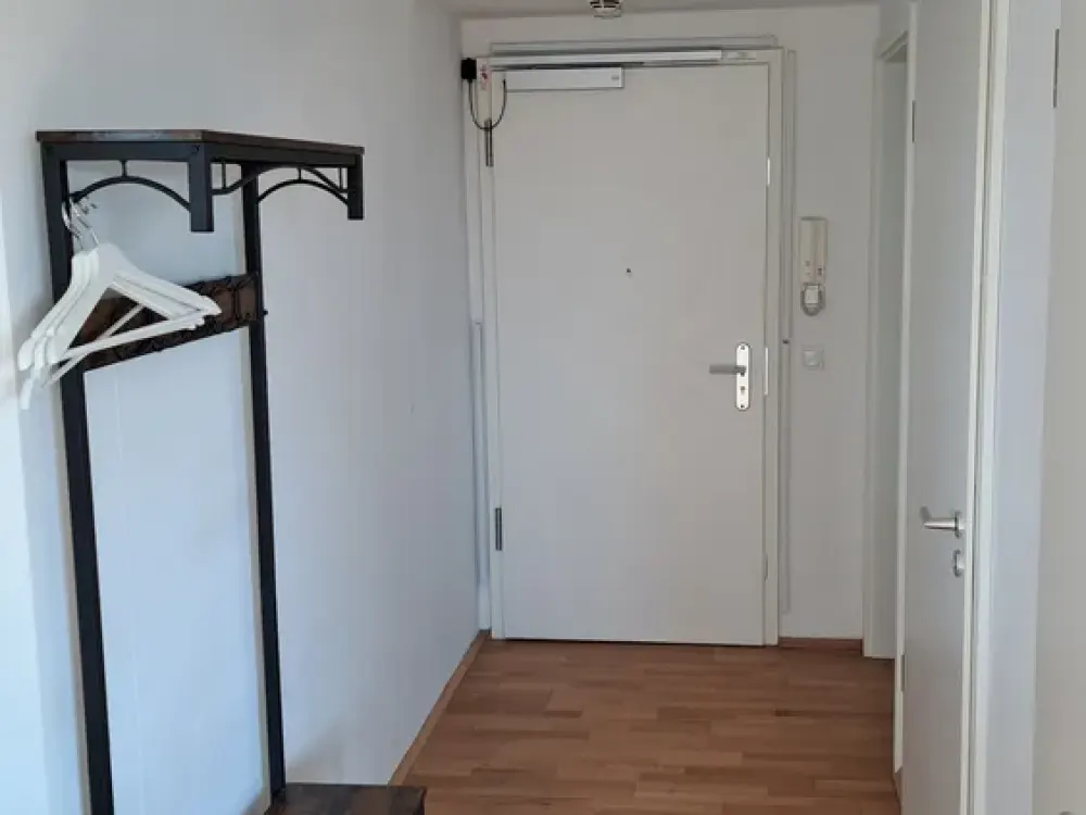 Wohnen mit Aussicht: Möblierte 2-Zimmer-Wohnung mit atemberaubendem Dom Blick