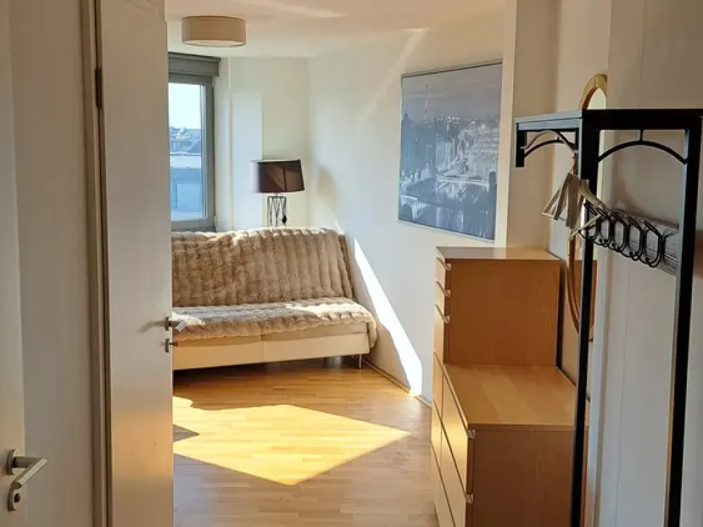 Wohnen mit Aussicht: Möblierte 2-Zimmer-Wohnung mit atemberaubendem Dom Blick