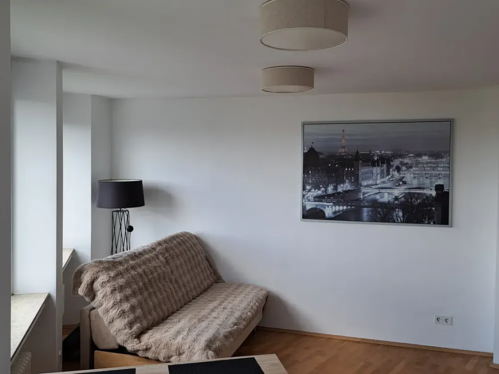 Wohnen mit Aussicht: Möblierte 2-Zimmer-Wohnung mit atemberaubendem Dom Blick