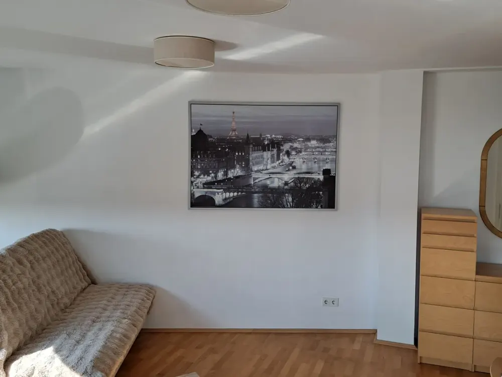 Wohnen mit Aussicht: Möblierte 2-Zimmer-Wohnung mit atemberaubendem Dom Blick
