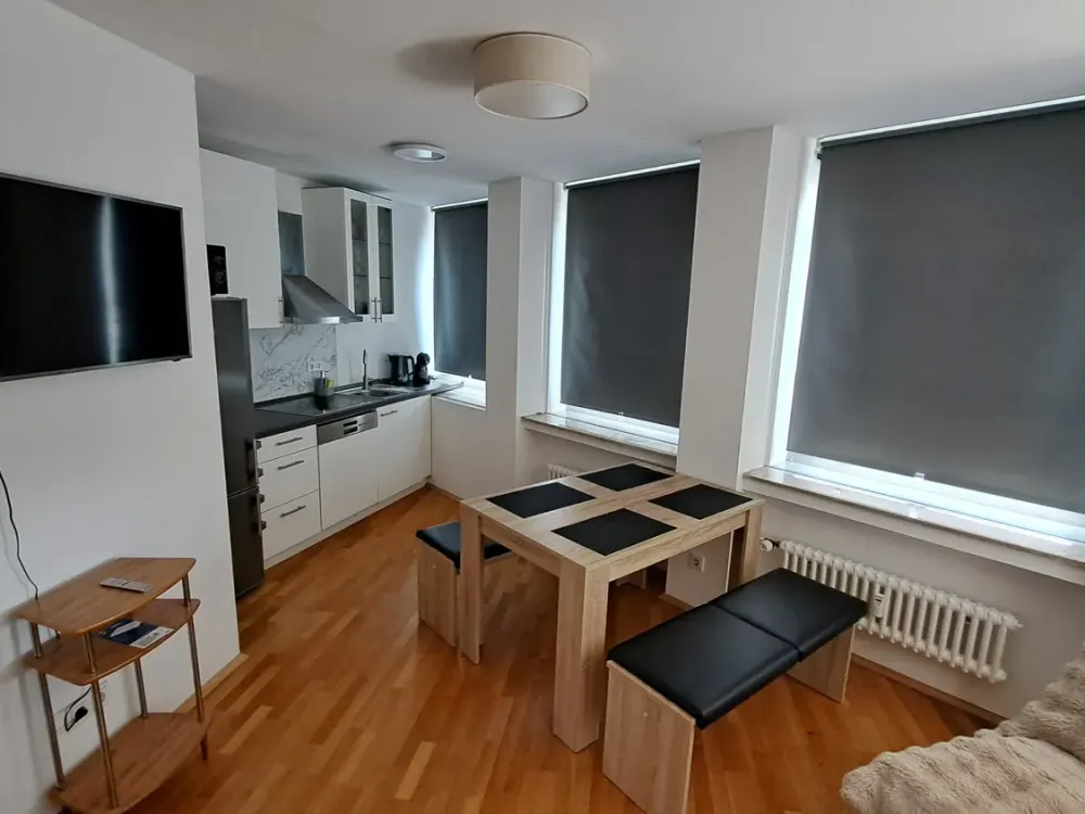 Wohnen mit Aussicht: Möblierte 2-Zimmer-Wohnung mit atemberaubendem Dom Blick