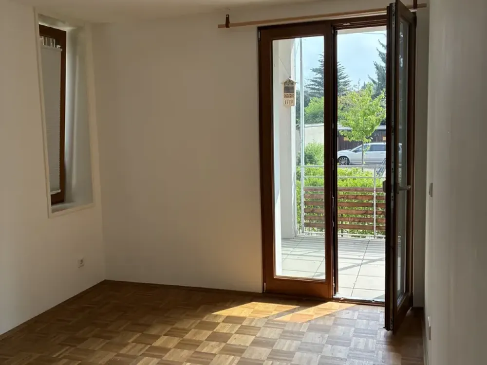 Münster-Mauritz: 2 rooms, fitted kitchen, bathroom, hallway, loggia with stairs to small garden, completely renovated