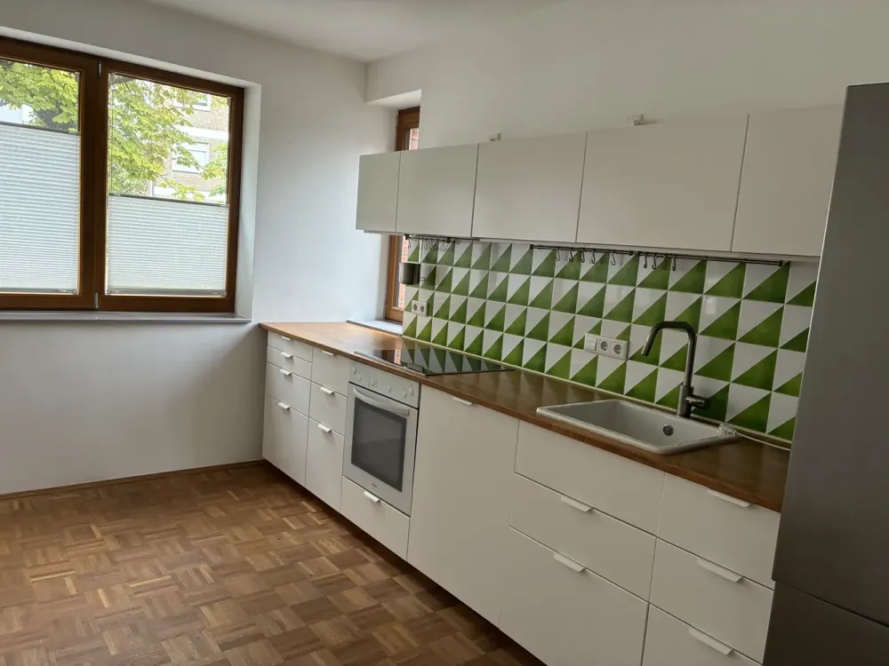 Münster-Mauritz: 2 rooms, fitted kitchen, bathroom, hallway, loggia with stairs to small garden, completely renovated