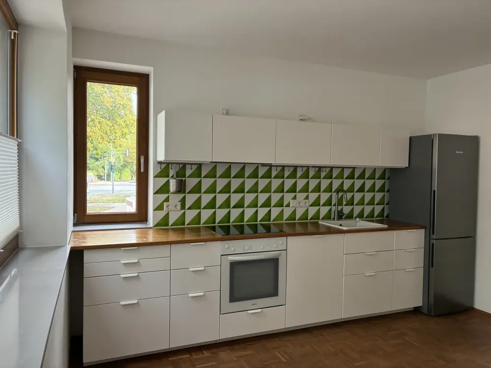 Münster-Mauritz: 2 rooms, fitted kitchen, bathroom, hallway, loggia with stairs to small garden, completely renovated