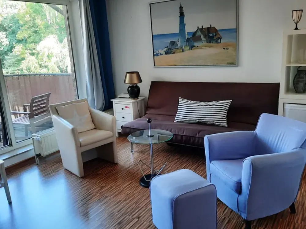 Beautiful Furnished Apartment with Balcony and Fitted Kitchen for Commuters