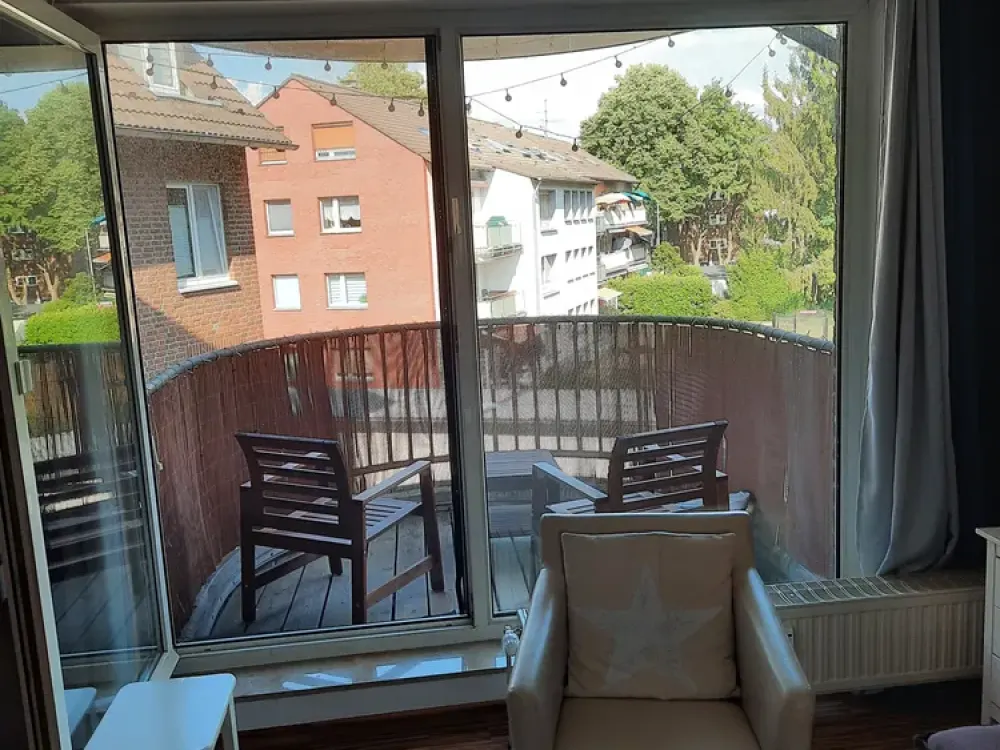 Beautiful Furnished Apartment with Balcony and Fitted Kitchen for Commuters