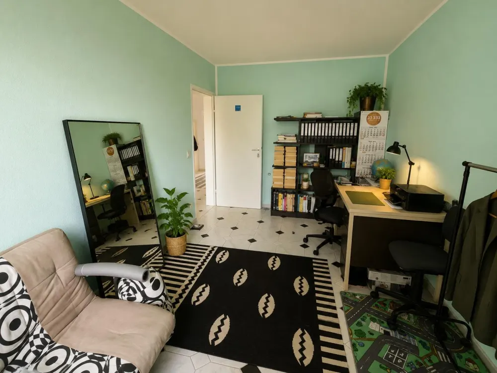 Bright 92 m² Apartment in Neuss Norf with Best Location Commission-Free