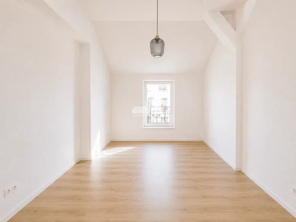 antaris Immobilien GmbH ** Old Town Charm Meets Living Comfort - 4 Rooms in the Heart of Erfurt! **