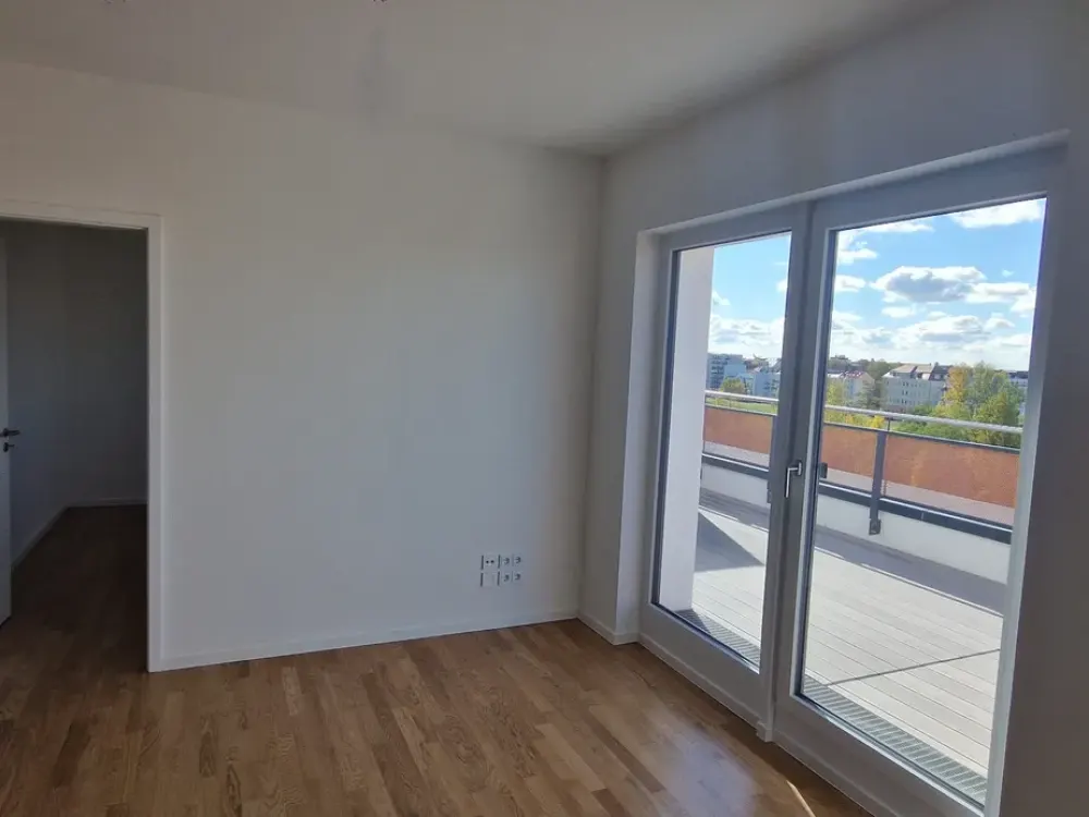 Modern 2-Room Apartment with Built-in Kitchen and Large Terrace Overlooking the Roofs of LE