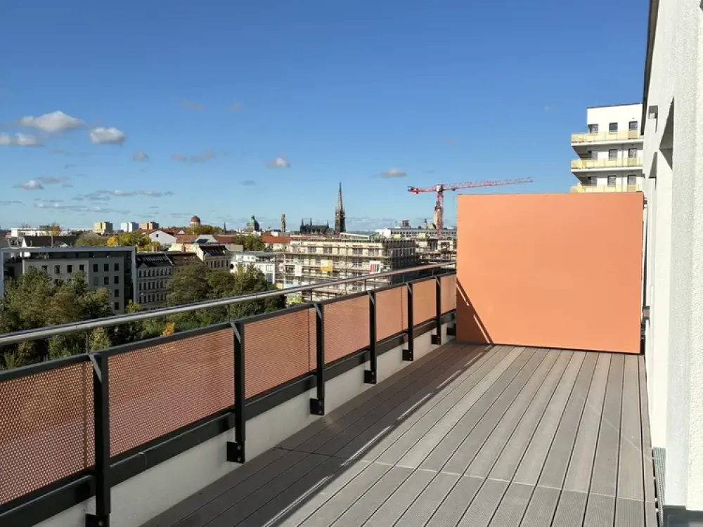 Modern 2-Room Apartment with Built-in Kitchen and Large Terrace Overlooking the Roofs of LE