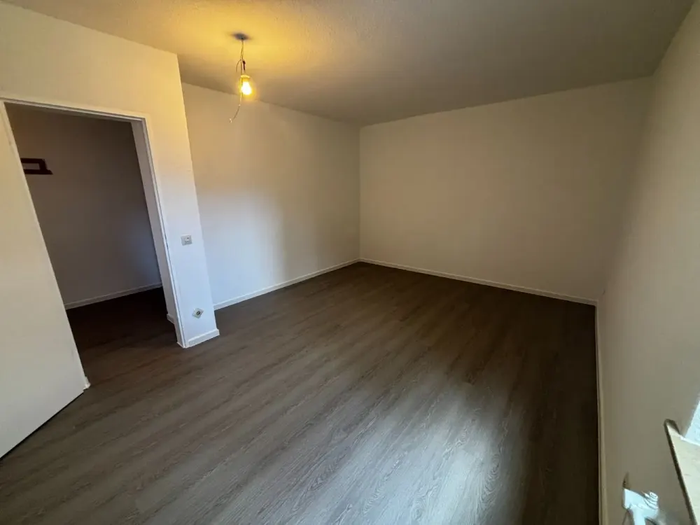 zentral gelegene geräumige 2-Zimmer Wohnung mit 2 Balkonen