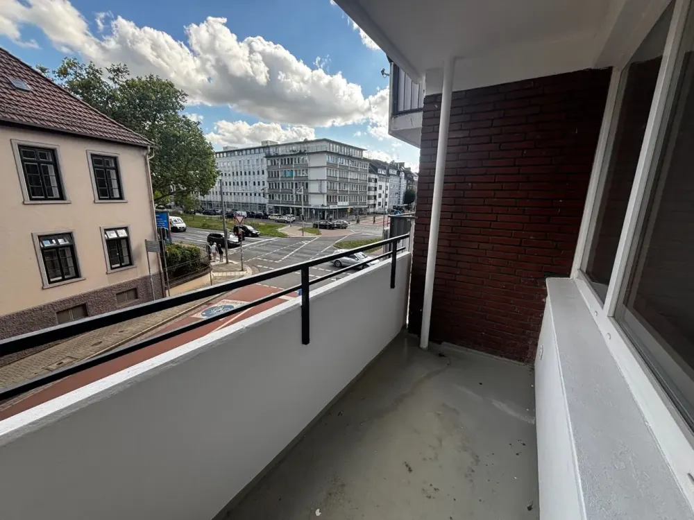 zentral gelegene geräumige 2-Zimmer Wohnung mit 2 Balkonen